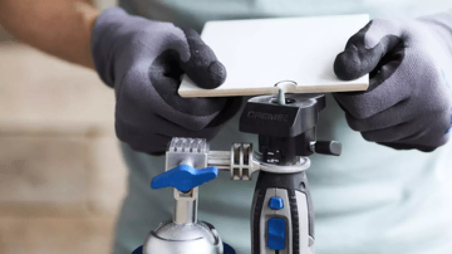 Dremel 2500 Multi-Vise 3-in-1 En 360° Stationaire Bankschroef, Losstaande Klem En Gereedschaphouder thumbnail 3