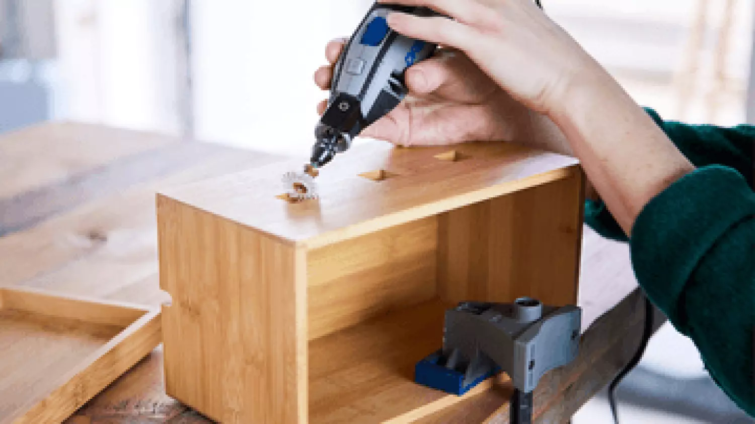 Dremel 2500 Multi-Vise 3-in-1 En 360° Stationaire Bankschroef, Losstaande Klem En Gereedschaphouder thumbnail 4