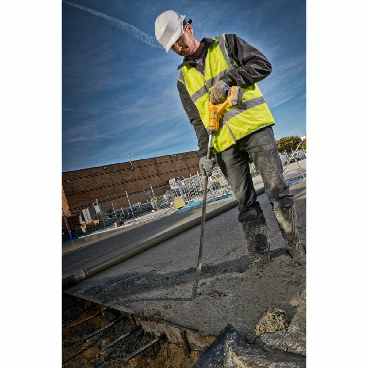 DeWALT DCE531N-XJ 18V XR Betontrilnaald Body thumbnail 3