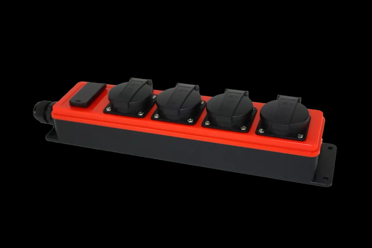 QwattPRO 2014007 SocketMaster Verdeelblok Zonder Kabel + USB - IP44 thumbnail 2