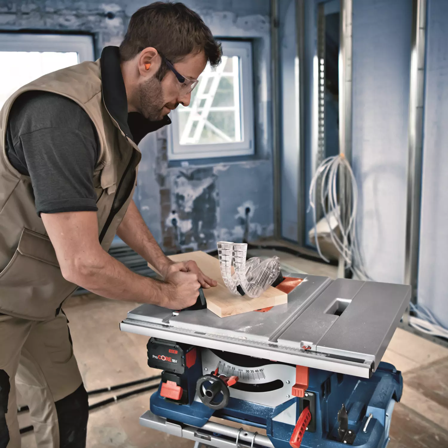 Bosch GTS 18V-216 18V Li-Ion Accu BiTurbo Tafelcirkelzaag - 216mm - Koolborstelloos thumbnail 4