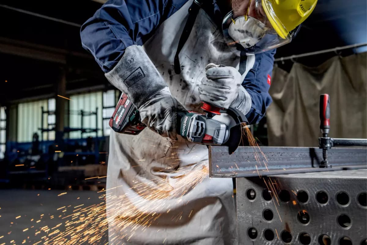 Metabo WVB 18 LTX BL 15-125 18V Quick Li-Ion Accu Haakse Slijper Body In Metabox - 125mm thumbnail 2