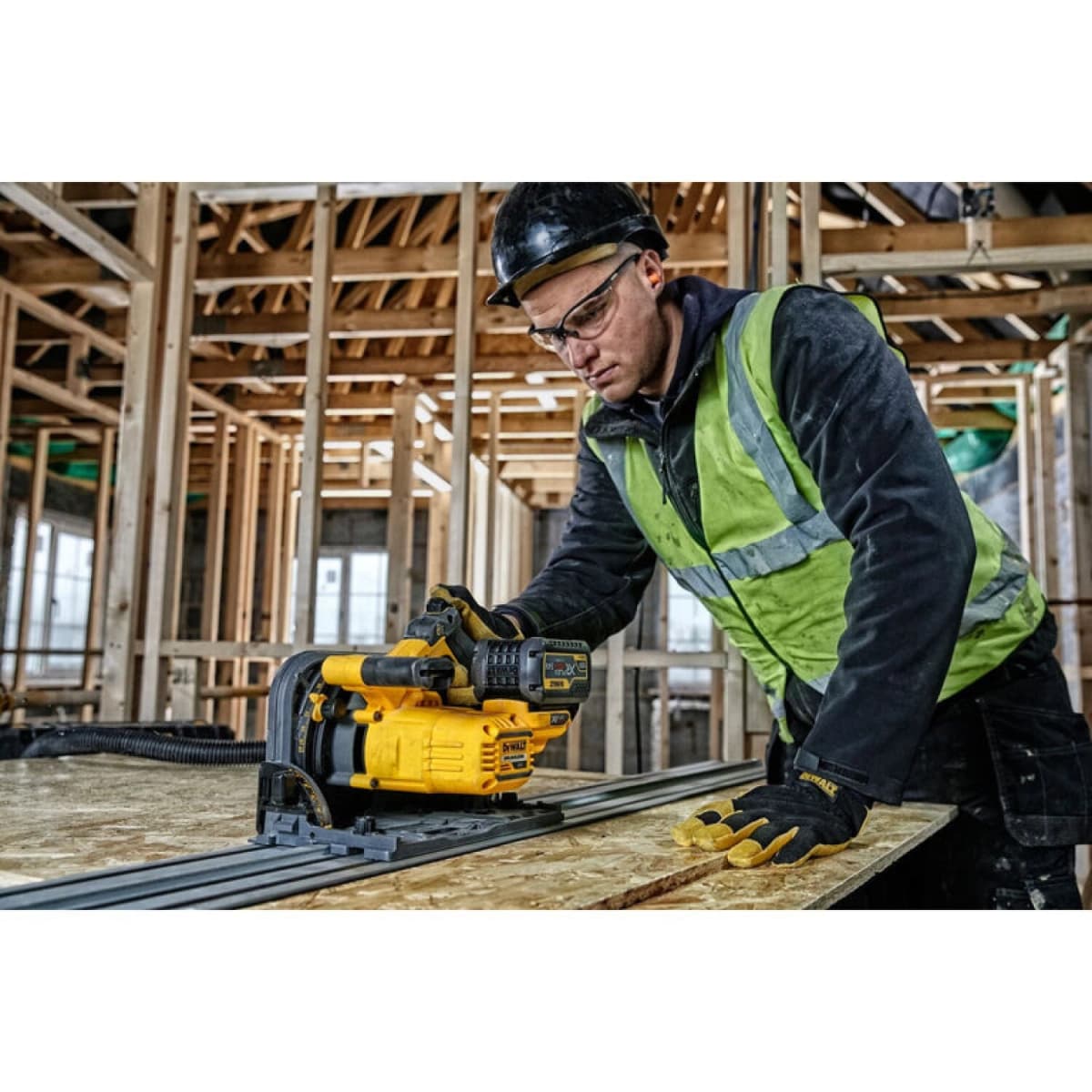 DeWALT DCS520T2R 54V Li-ion XR FlexVolt Accu Invalzaag Incl. Geleiderail Set (2x 6.0Ah) In TSTAK - Snelwissel - Koolborstelloos thumbnail 2