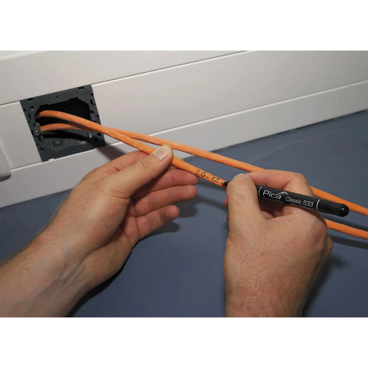 Pica 533/46 Classic Permanent Pen - Rond - Zwart - 0.7mm (10st) thumbnail 3