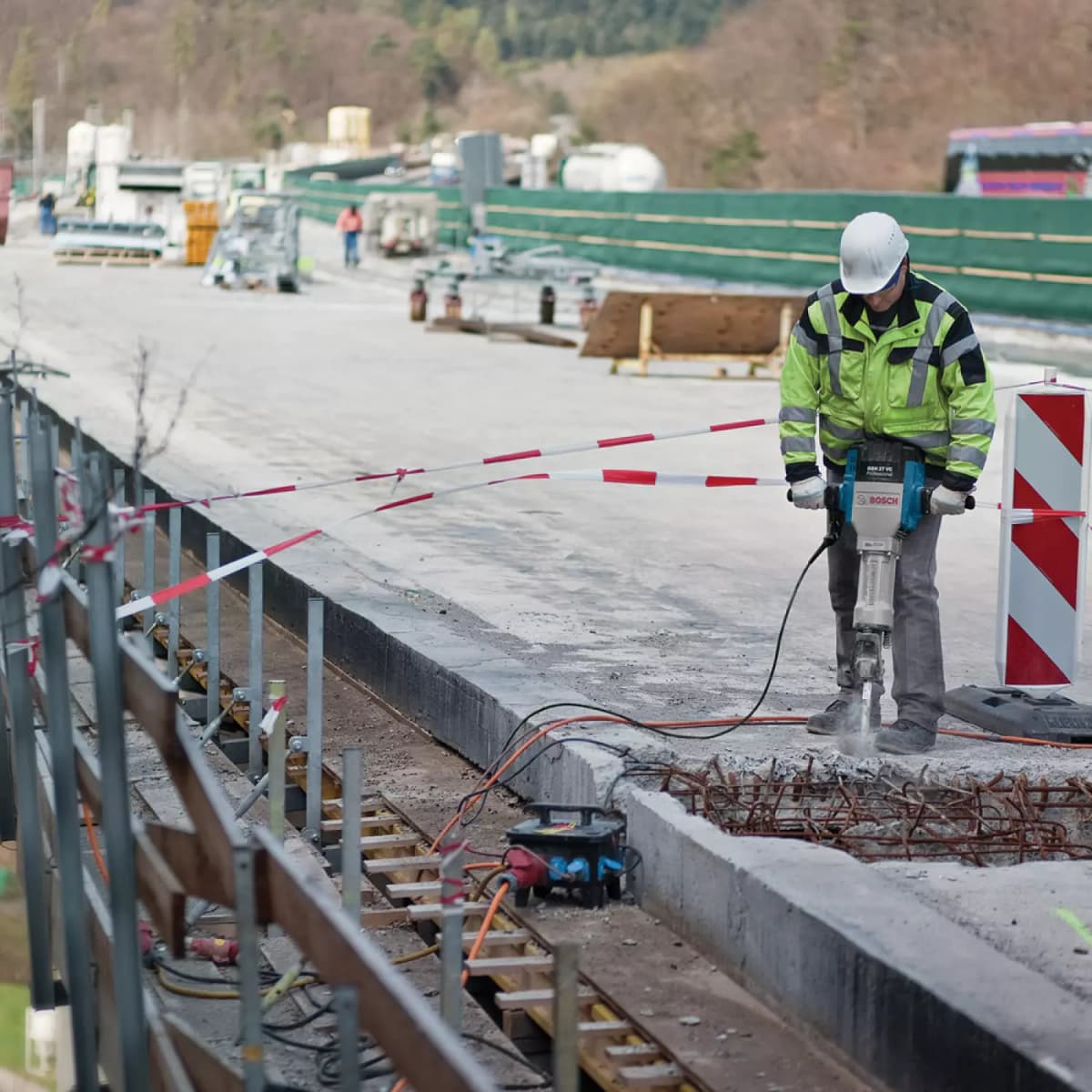 Bosch GSH 27 VC 28mm HEX Breekhamer - 2000W - 62J thumbnail 4