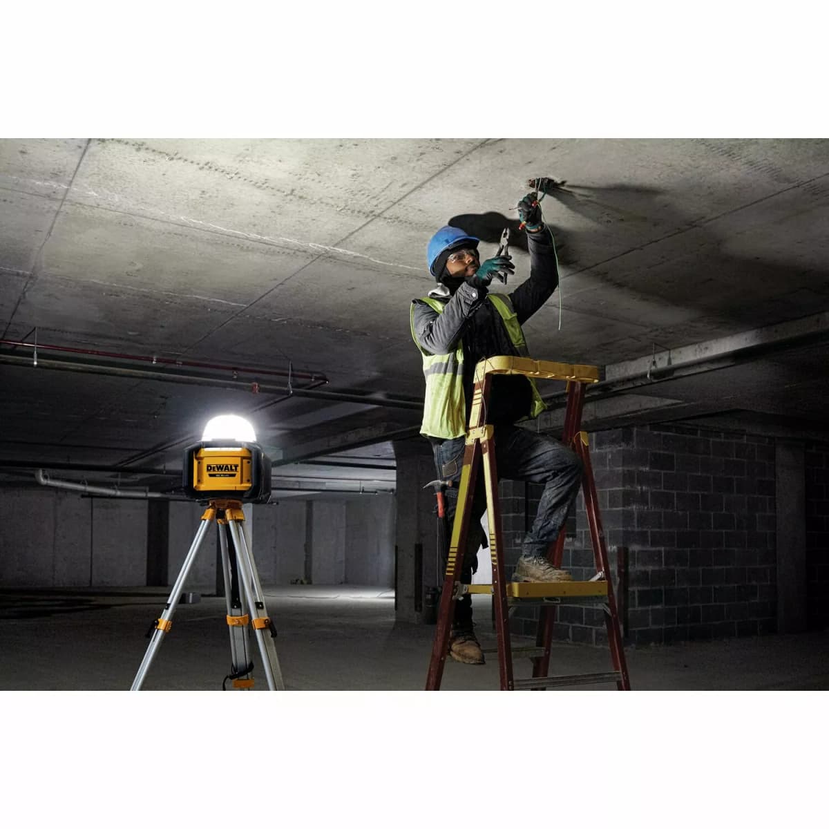 DeWALT DCL074-XJ 18V Li-ion XR Accu LED Werklamp Body - 5000Lm thumbnail 4