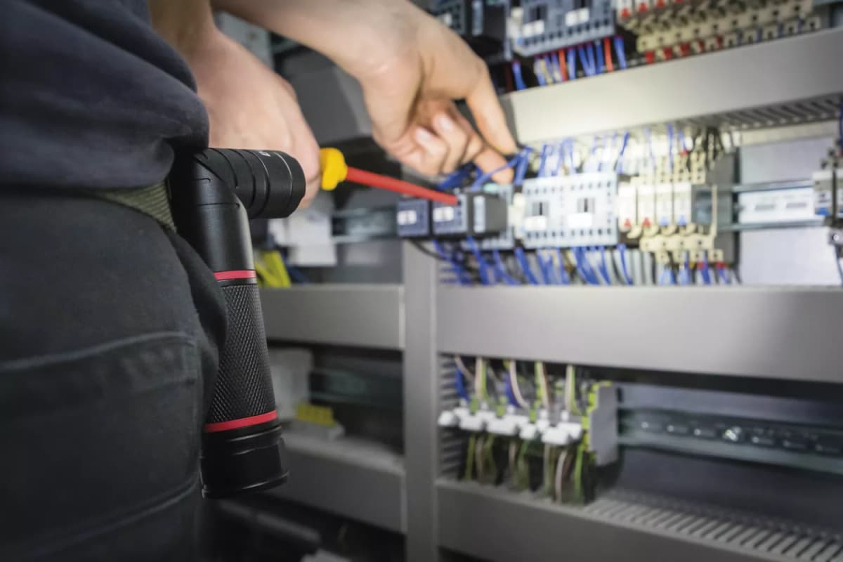 Wiha SB24670 Zaklamp Met LED, Laser En UV-licht - Incl. 3x AAA-batterijen - 310Lm thumbnail 3