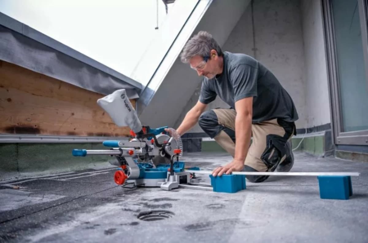 Bosch GCM 18V-216 DC 18V Li-ion Accu Kap- En Verstekzaag Body thumbnail 3