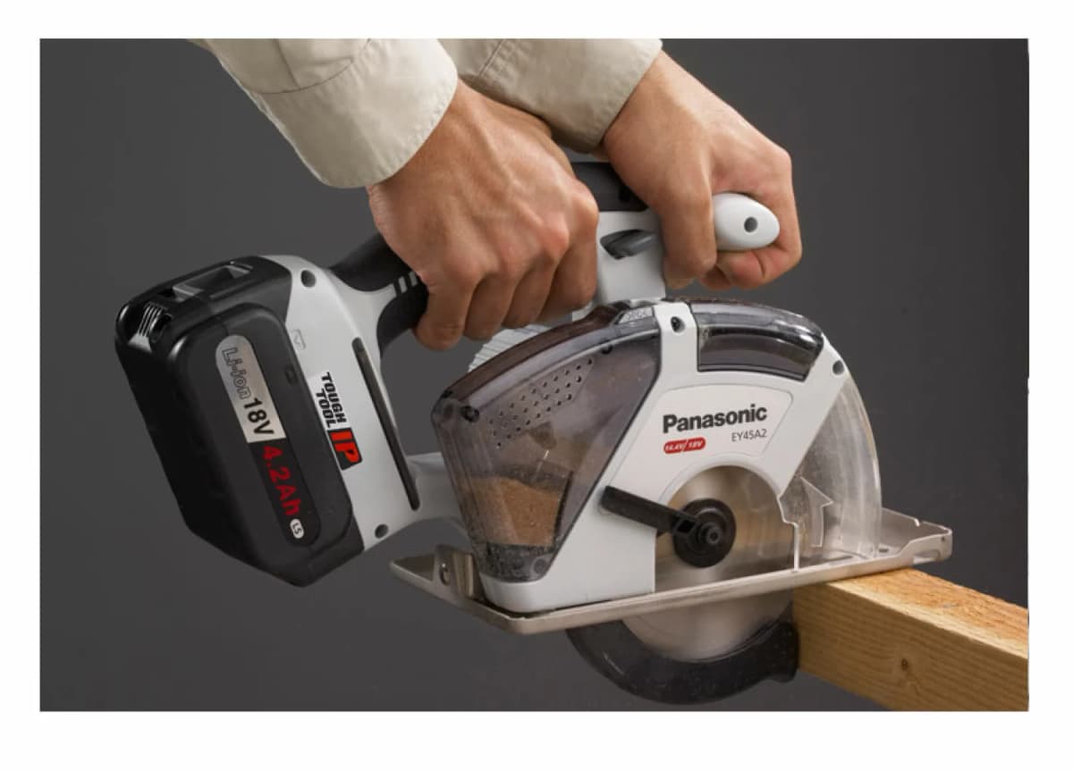 Panasonic EY45A2XW 14.4V / 18V Li-Ion Accu Cirkelzaag Body - 135mm - Hout thumbnail 3