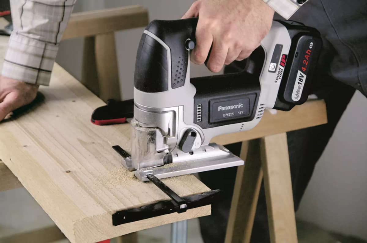 Panasonic EY4550X 18V Li-Ion Accu Decoupeerzaag Body - D-greep - Variabel thumbnail 2