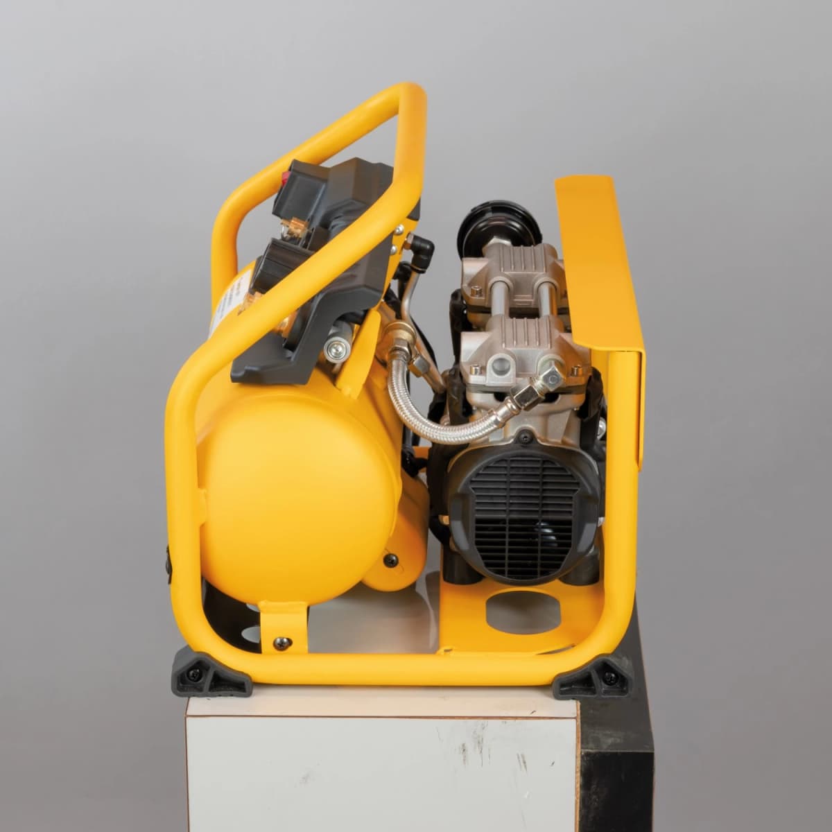 DeWALT DXCMS156RE Stille Olievrije Compressor - 6L - 10 Bar thumbnail 2