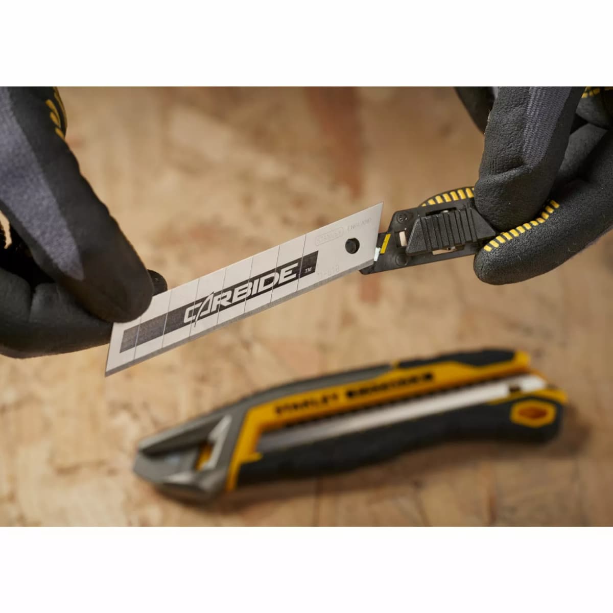 Stanley STHT2-11818 Carbide Reserve Afbreekmessen - 18mm (10st) thumbnail 4