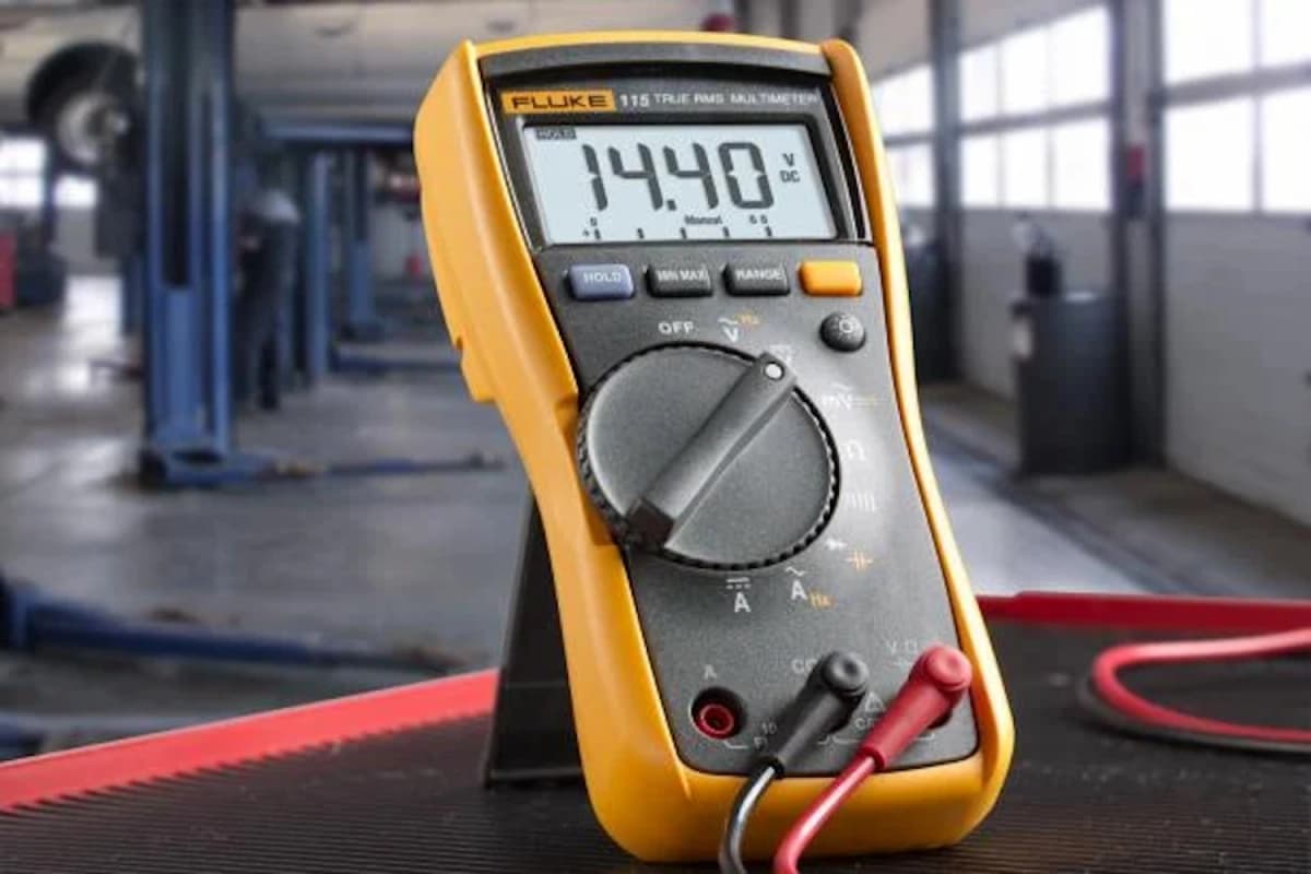 Fluke 115 EUR Digitale True-RMS Multimeter - AC/DC 600V&10A thumbnail 4