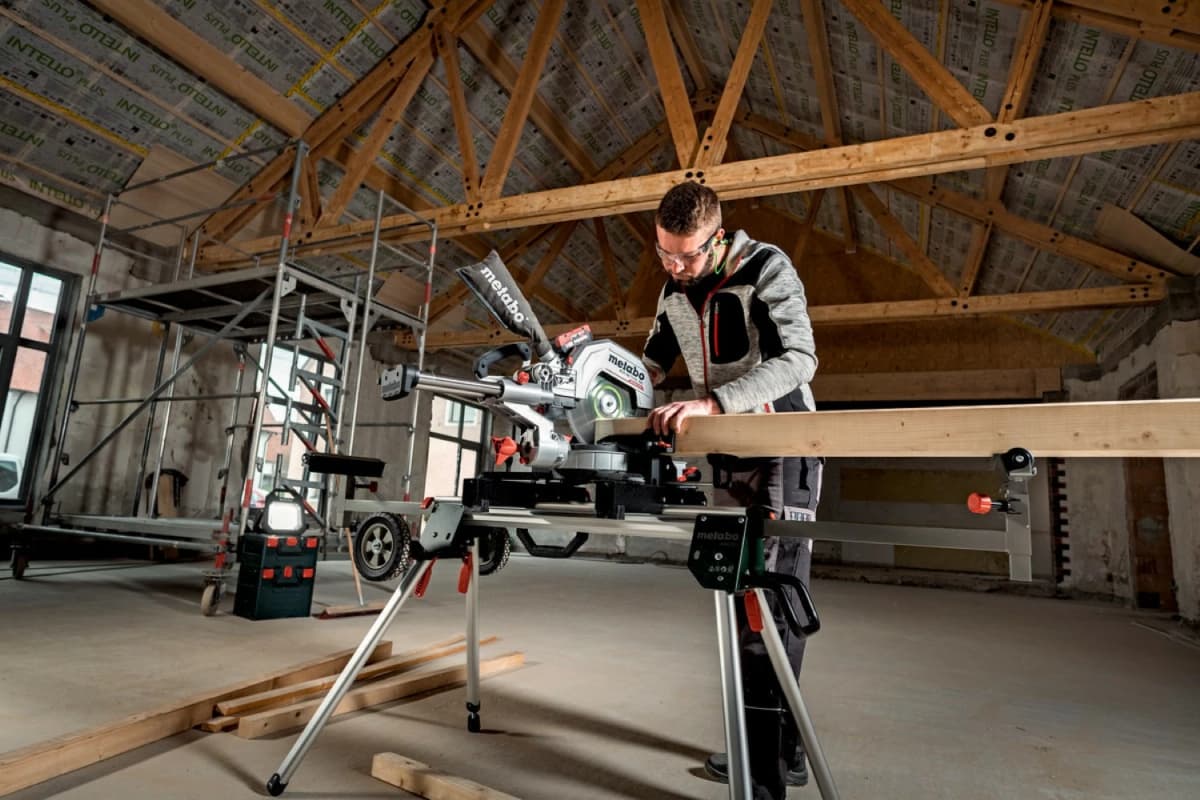 Metabo KGS 18 LTX BL 305 LiHD Accu Afkortzaag Set (2x 8Ah) - 305 X 30mm thumbnail 4