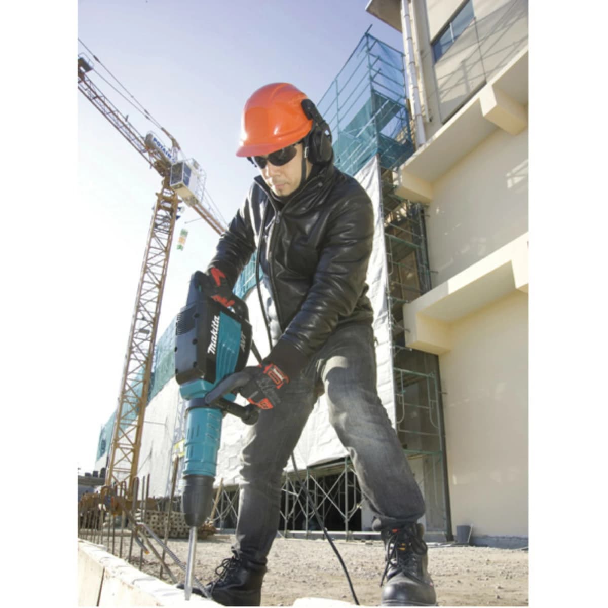 Makita HM1214C SDS-max Breekhamer In Koffer - 1500W - 19,9J thumbnail 3