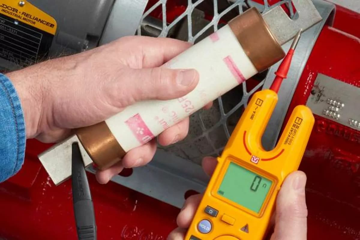 Fluke T6-1000 PRO Digital TRUE-RMS Spannings- Doorbel- En Stroomtester - FieldSense-technologie - AC/DC 1000V&AC 200A - Incl. Holster thumbnail 3