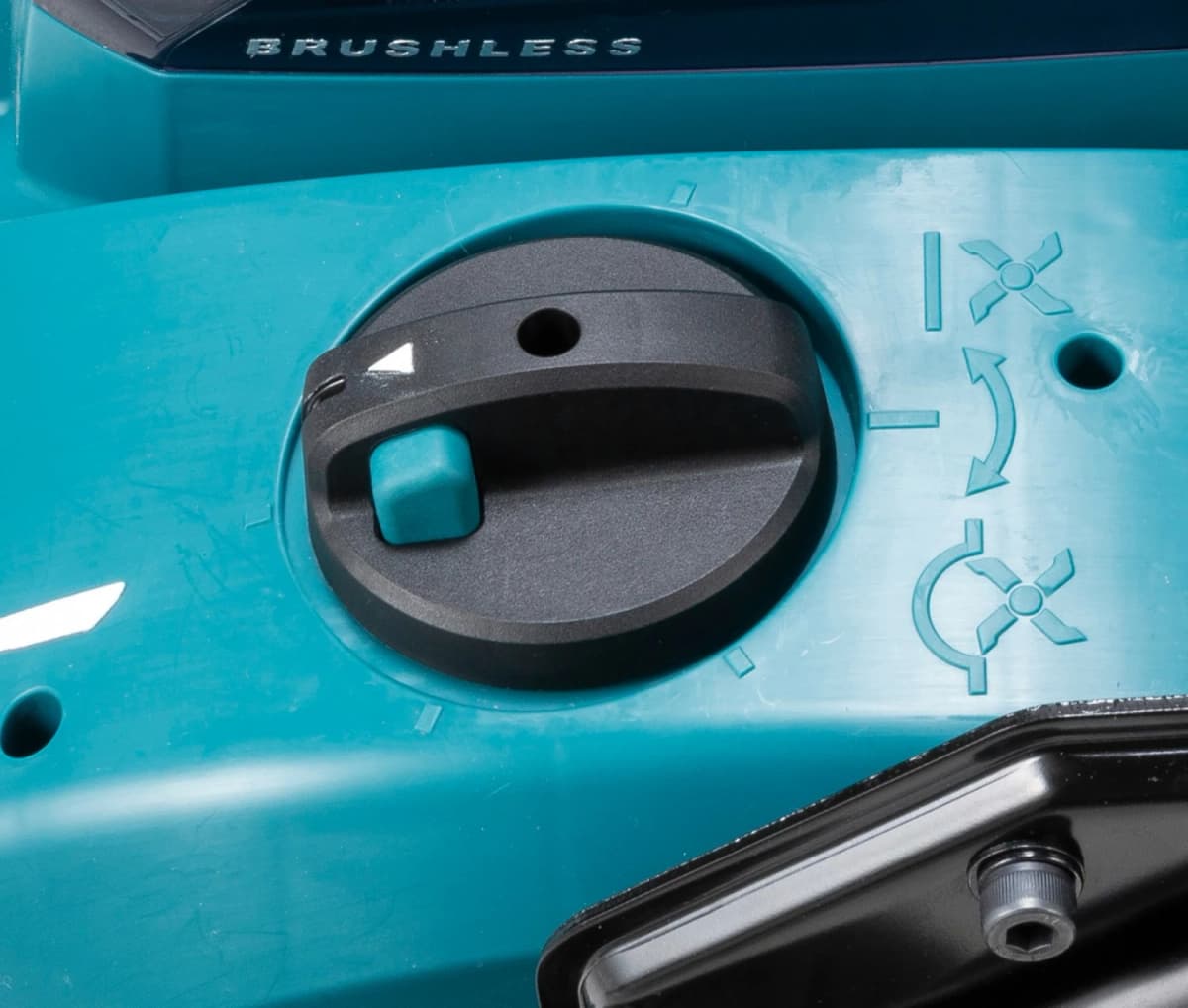 Makita UV001GZ XGT 40 V Max Verticuteermachine Body - 380mm thumbnail 4