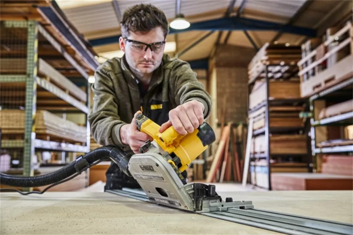 DeWALT DWS520KTR Invalzaag Incl. Geleiderail In TSTAK - 1300W -165mm thumbnail 3