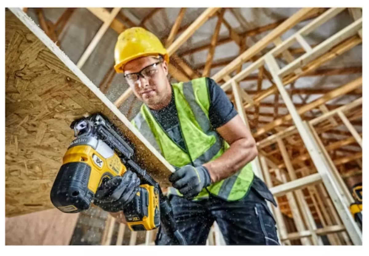 DeWALT DCS335P2 18V XR Li-ion XR Accu Decoupeerzaag Set (2x 5.0Ah) In TSTAK - Koolborstelloos thumbnail 3