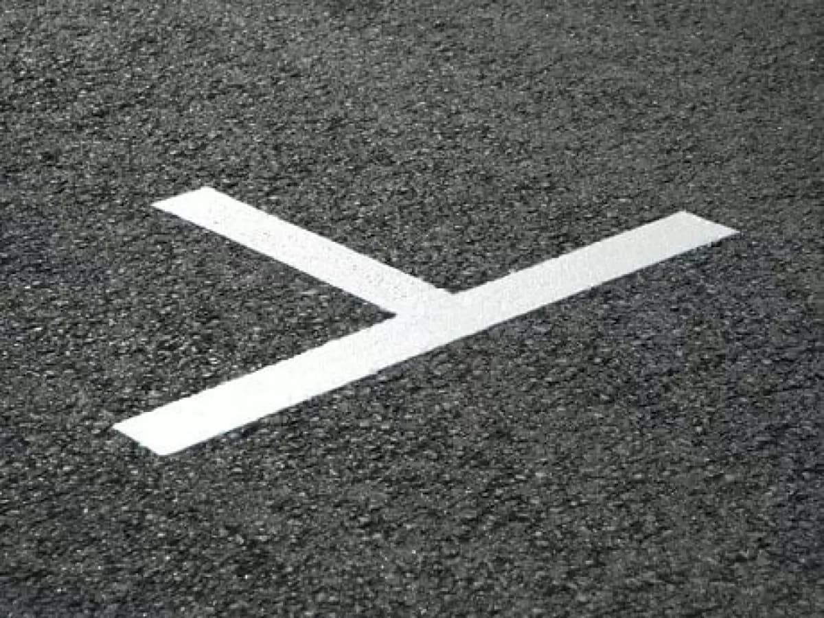 Rust-Oleum Hard Hat Lijnenverf Spuitbus - Ral 9017 - 0,75L thumbnail 3