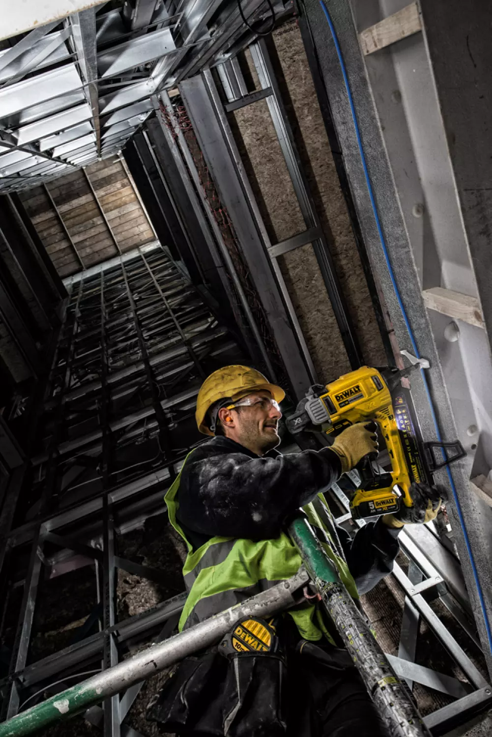 DeWALT DCN890P2-QW 18V Li-ion XR Accu Betontacker Set (2x 5.0Ah) In Koffer - Koolborstelloos thumbnail 2