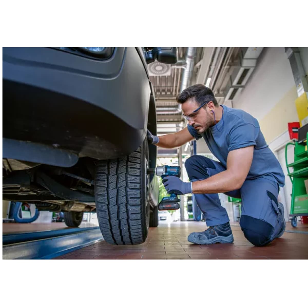 Bosch GDS 18V-450 HC 18V Li-ion Accu Slagmoeraanzetter Body In L-Boxx - 450 Nm thumbnail 3