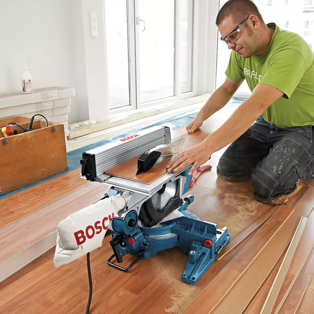 Bosch GTM 12 JL Tafel Afkort- Verstekzaag / Combinatiezaagmachine - 1800W - 305 X 30mm thumbnail 4