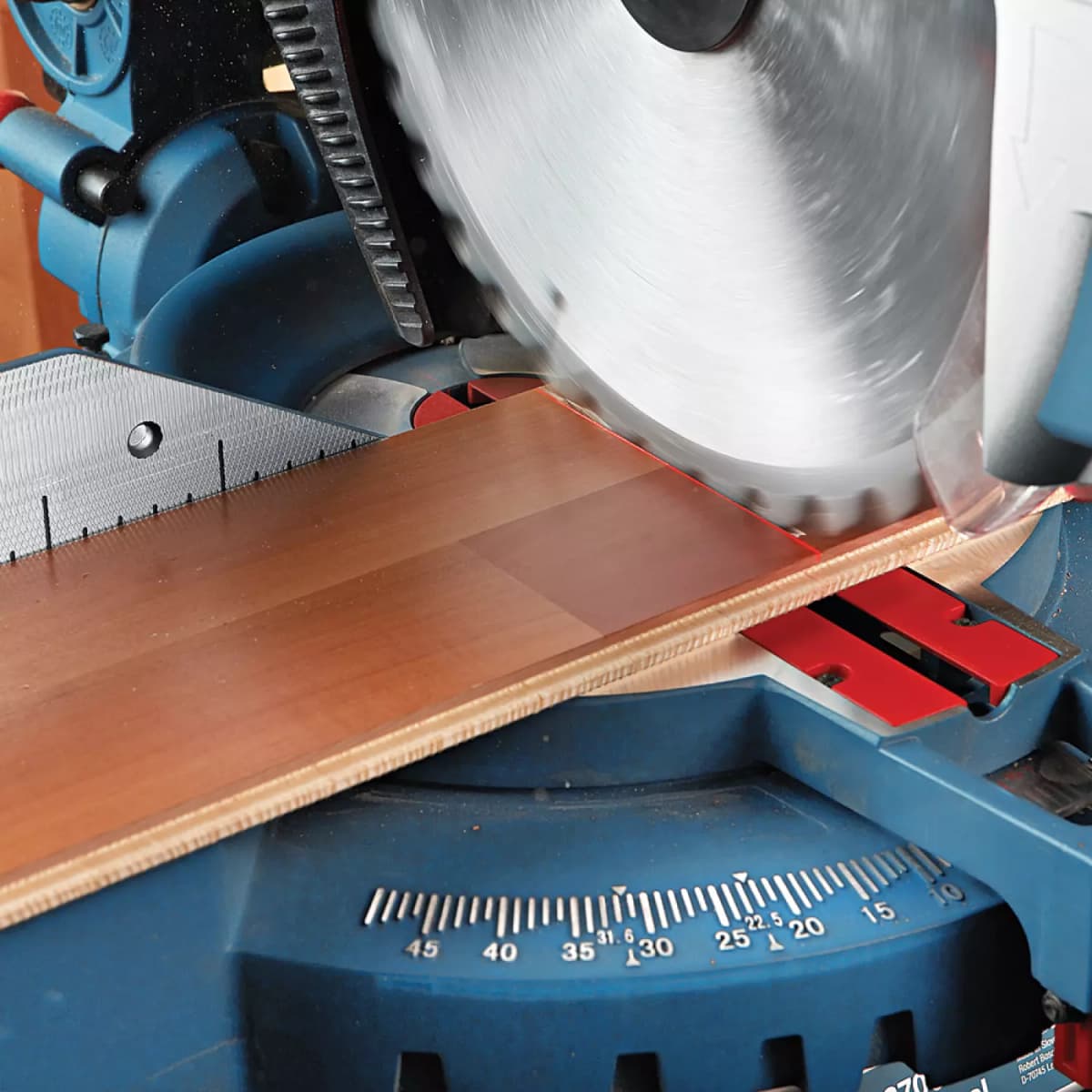 Bosch GTM 12 JL Tafel Afkort- Verstekzaag / Combinatiezaagmachine - 1800W - 305 X 30mm thumbnail 2