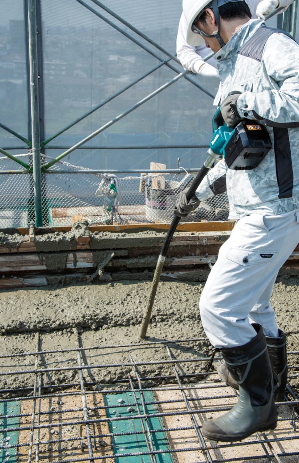 Makita VR004GZ XGT 40V Max Li-ion Accu Betontrilnaald Body - 1200mm thumbnail 2