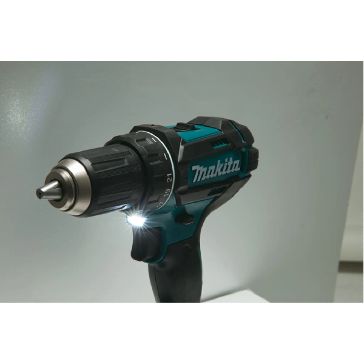 Makita DDF482RFJ 18V Li-Ion Accu Boor-/schroefmachine Set (2x 3.0Ah Accu) In Mbox thumbnail 4