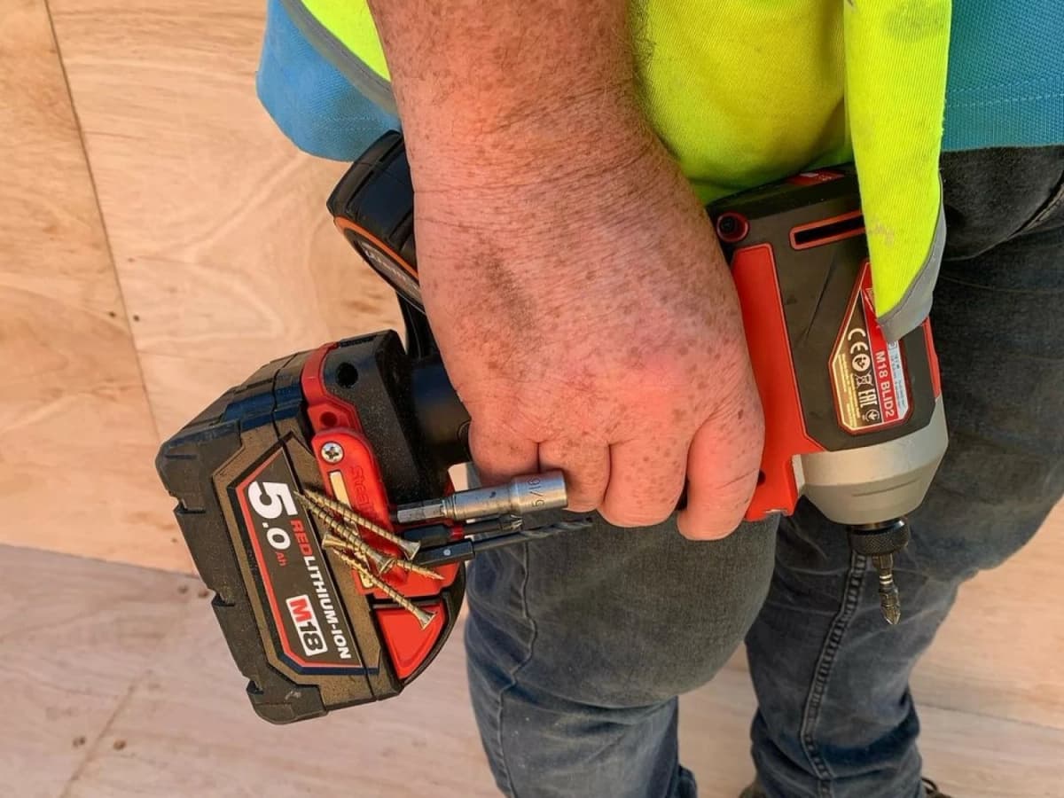 StealthMounts BH-MW18-RED-2 Magnetische Bithouder Voor Machines Milwaukee M18 - Rood - 2-pack thumbnail 4