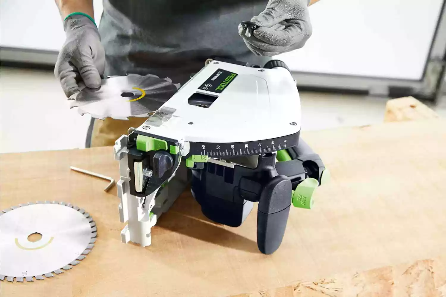 Festool TS 60 KEBQ-Plus-FS Invalcirkelzaag In Systainer - 1500W - 168mm - Met Geleiderail thumbnail 3
