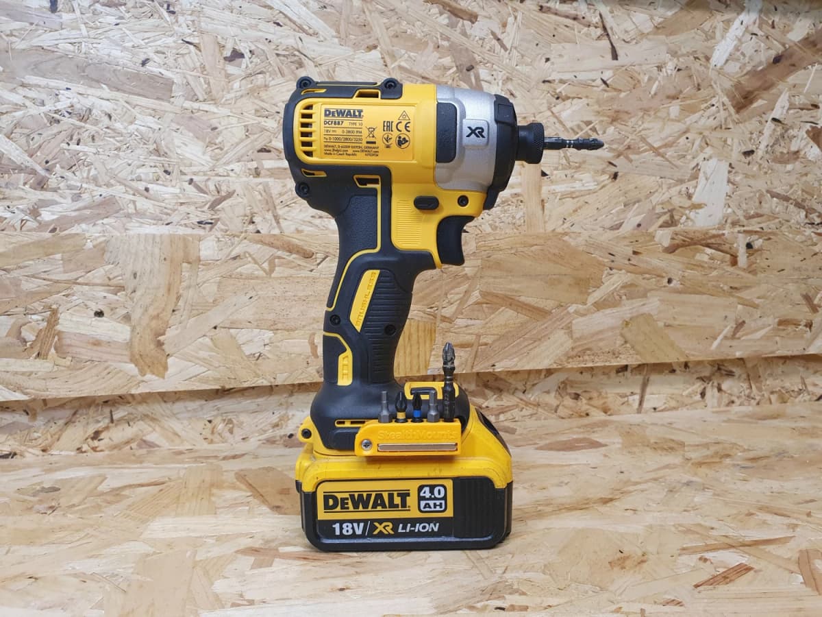 StealthMounts BH-DW-YLW-2 Magnetische Bithouder Voor Machines DeWALT XR&FlexVolt - Geel - 2-pack thumbnail 2