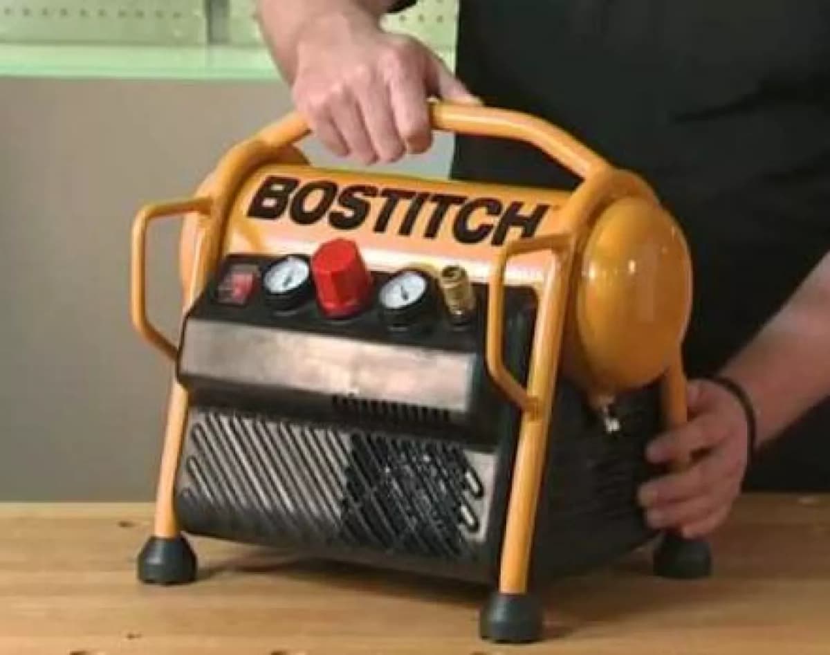 Bostitch MRC6-E Compressor - 1100W - 8 Bar - 6L thumbnail 2