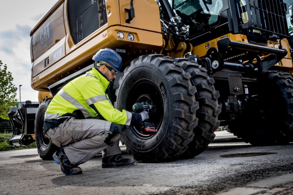 Metabo SSW 18 LTX 1750 BL 18V Li-ion Accu Slagmoersleutel Set (2x 8.0Ah LiHD Accu) In MetaBOX thumbnail 4