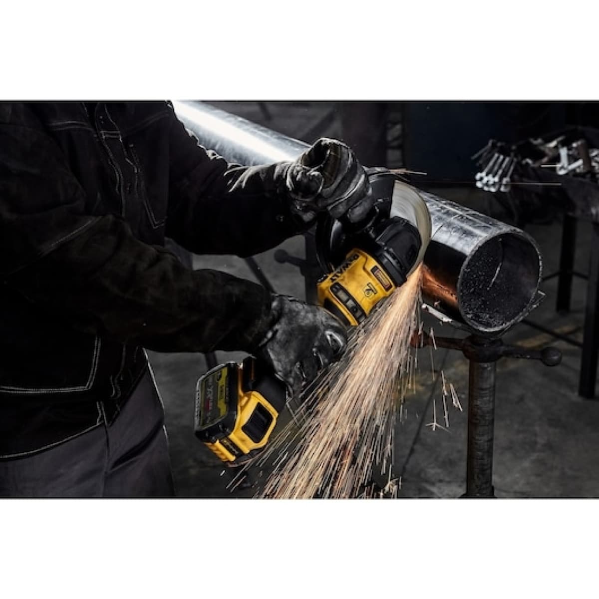DeWALT DCG440N-XJ - 54V Li-ion XR FlexVolt Accu Haakse Slijper Body - 180 Mm thumbnail 2