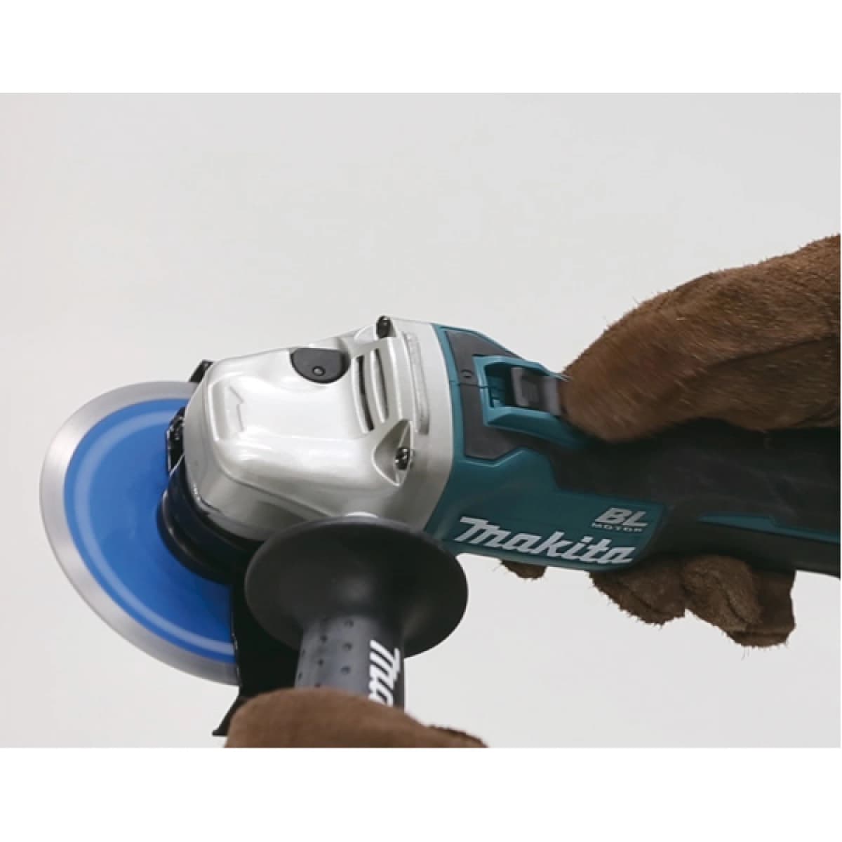 Makita DGA506Z 18V Li-Ion Accu Haakse Slijper Body - 125mm - Koolborstelloos - Softstart thumbnail 2