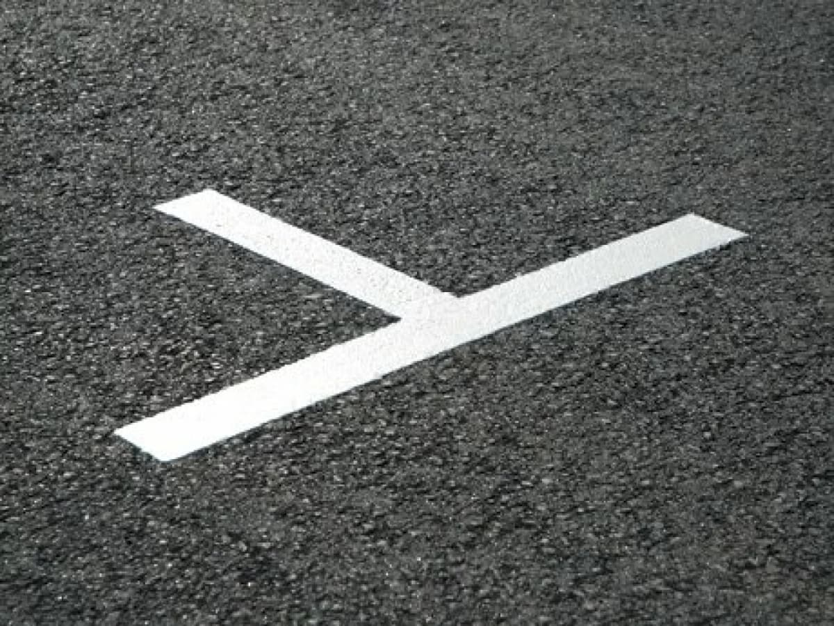 Rust-Oleum Hard Hat Lijnenverf Spuitbus - RAL 5017 Verkeersblauw - 0,75L thumbnail 3