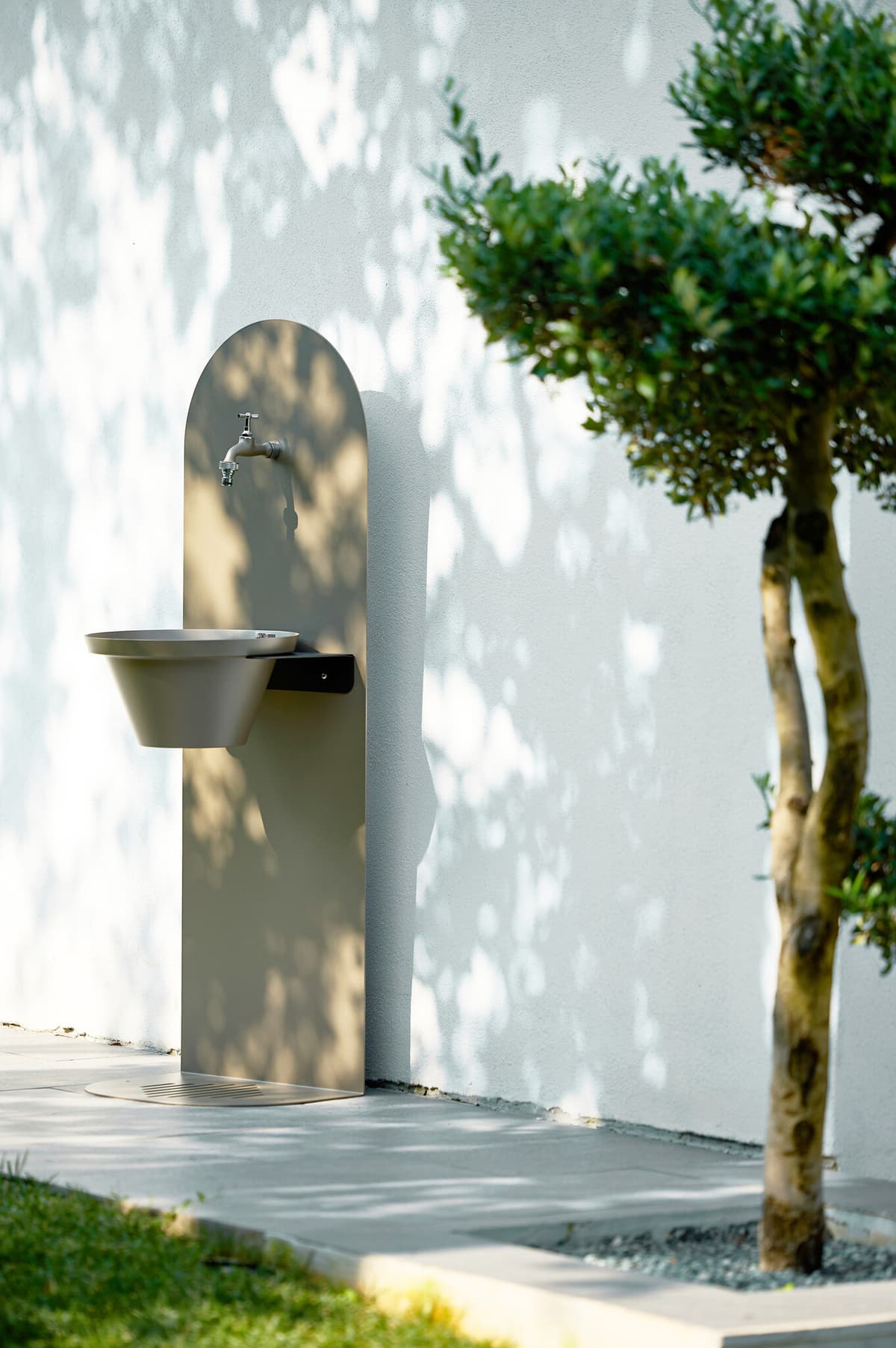 Aquapoint GROUND FOUNTAIN IVORY  116cm thumbnail 2