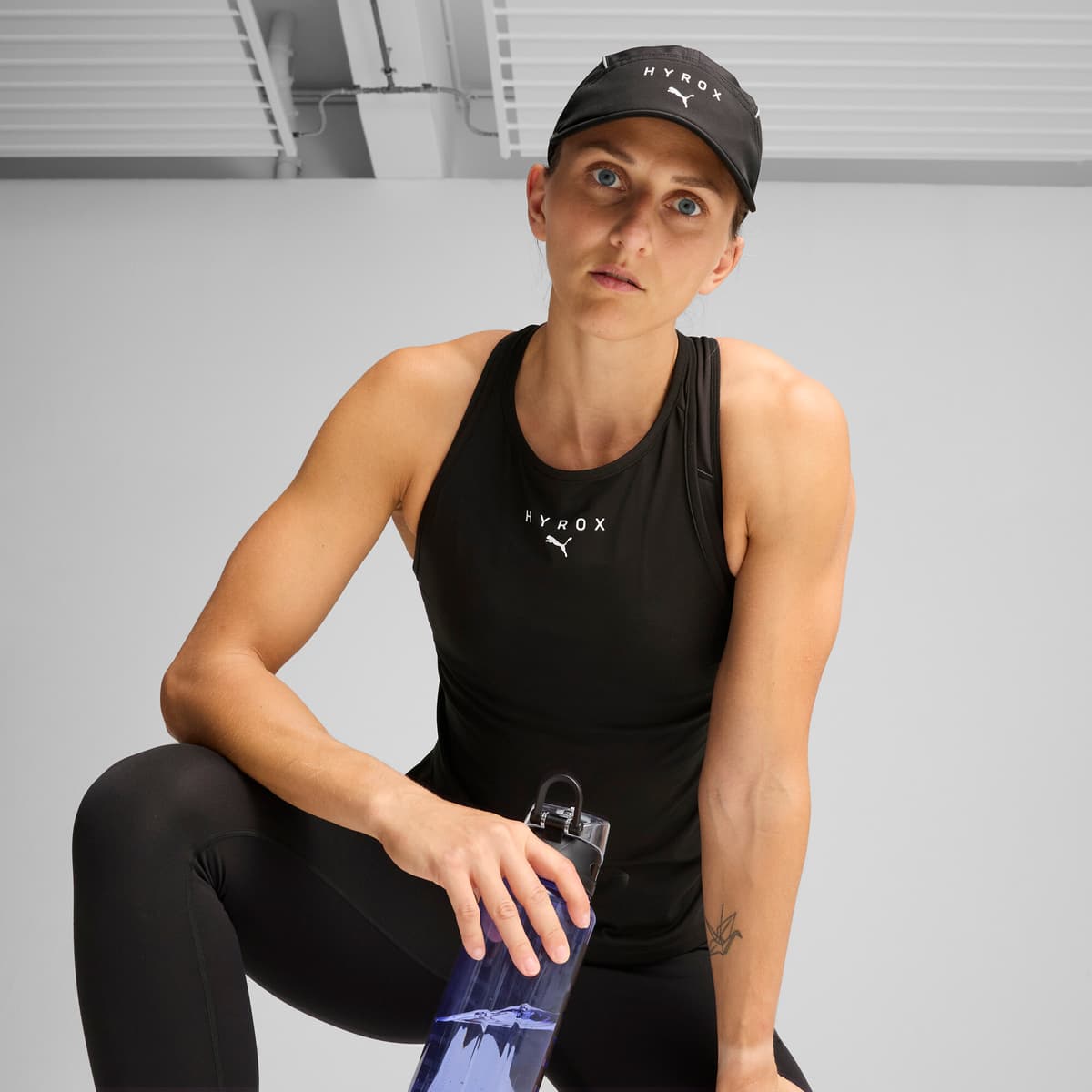 PUMA x HYROX pet met 5 panelen en korte klep, Zwart thumbnail 4