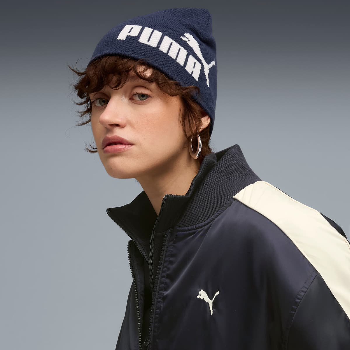 PUMA Essentials beani met middelhoge kroon zonder boord, Blauw/Wit thumbnail 4