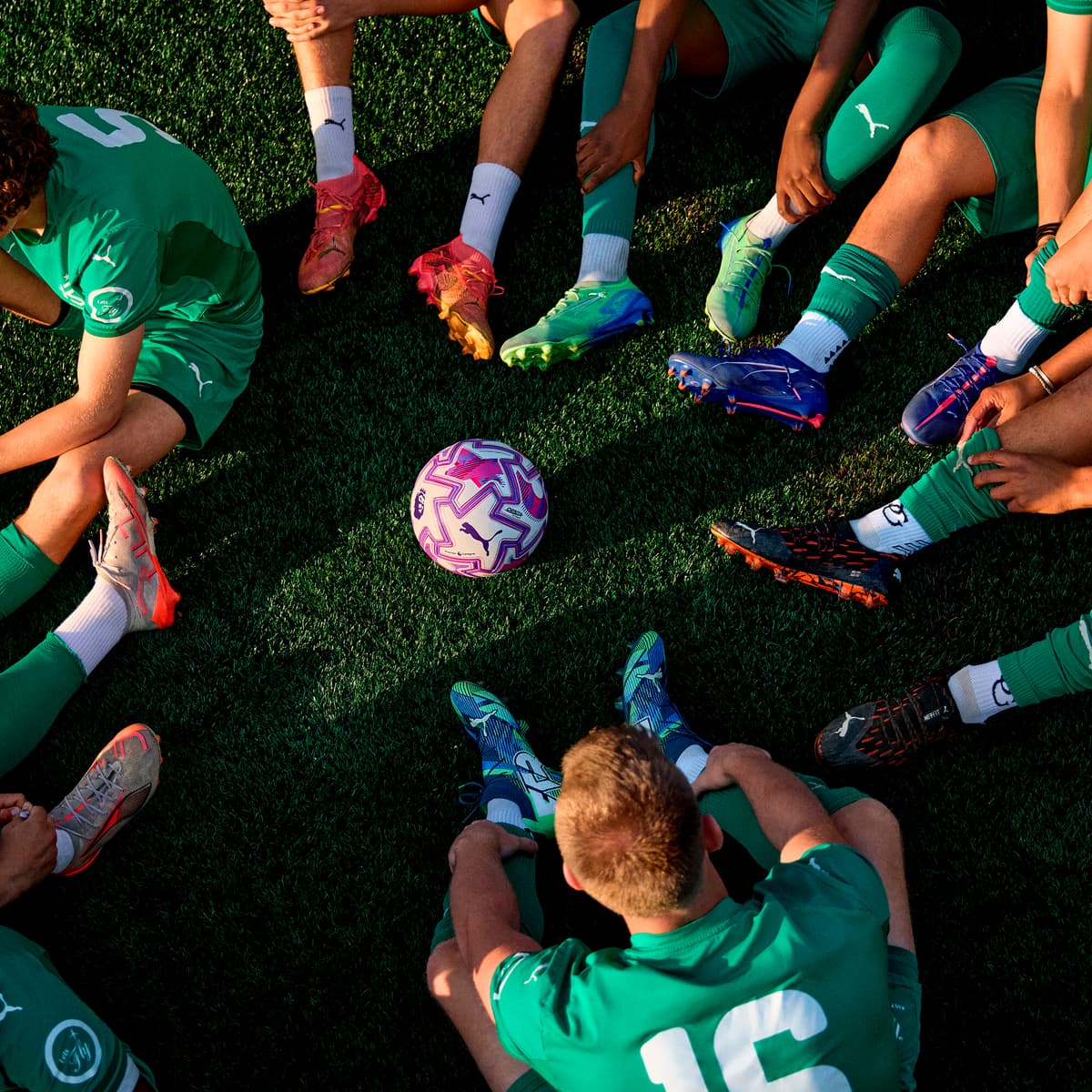 PUMA Orbita Match Premier League Brilliance voetbal (FIFAÂ®-kwaliteit), Wit/Meerkleurig, Maat 5 thumbnail 2