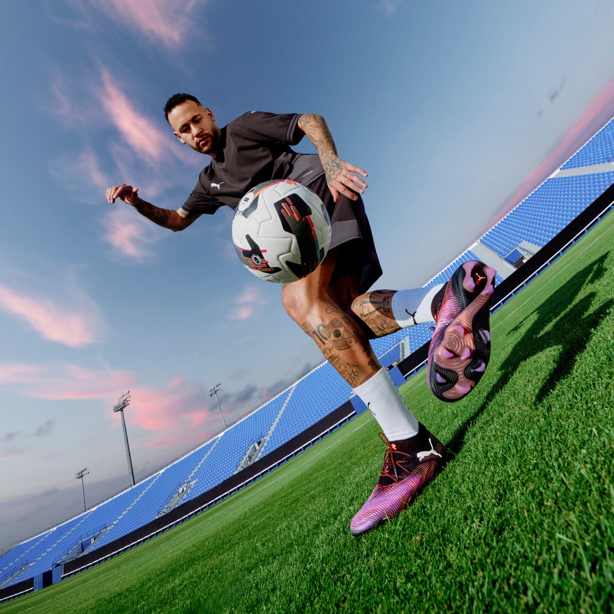 PUMA FUTURE 8 ULTIMATE FG voetbalschoenen, Zwart/Rood/Wit, Maat 44 thumbnail 2