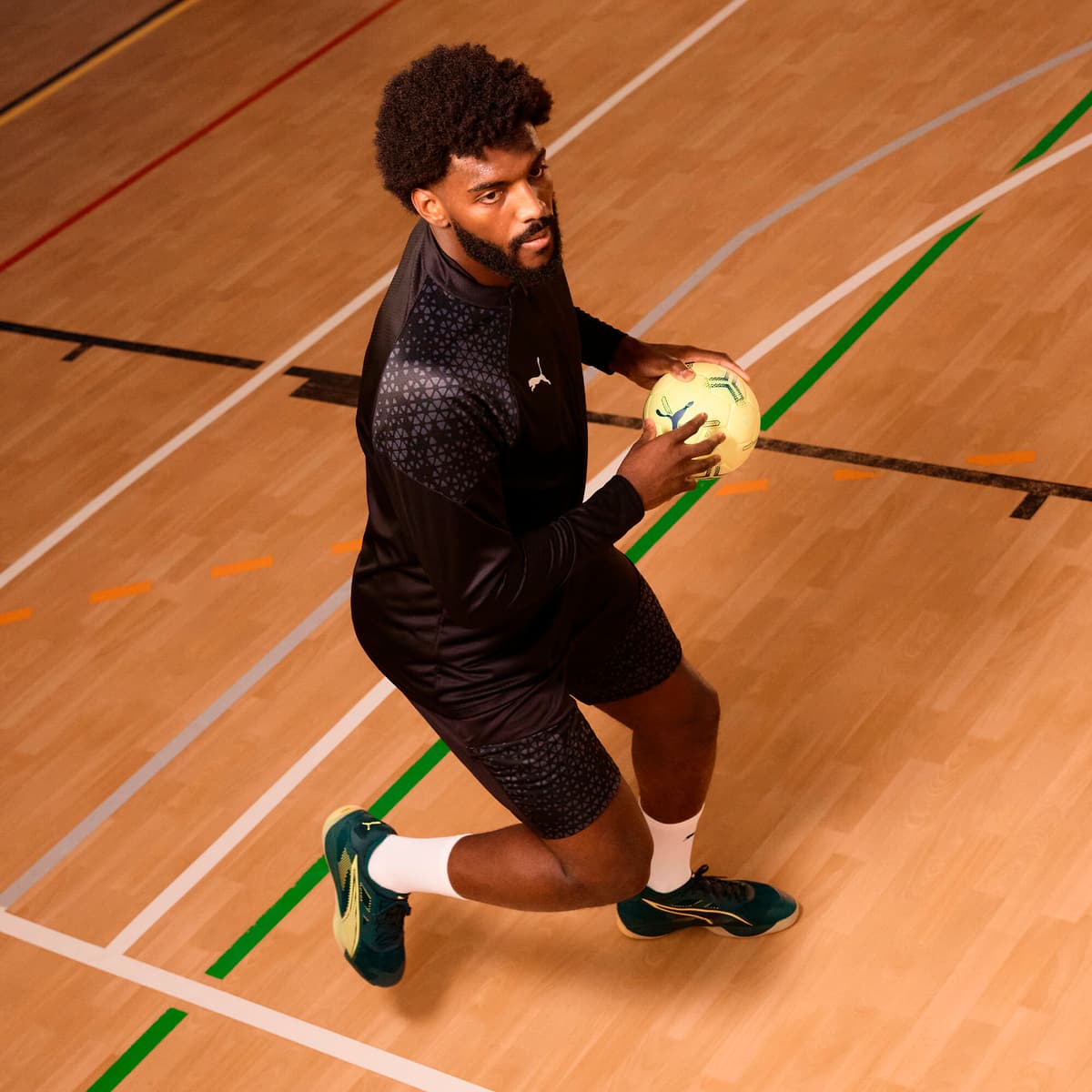 PUMA Eliminate NITROâ¢ SQD 4 handbalschoenen uniseks, Groen/Wit, Maat 44,5 thumbnail 2