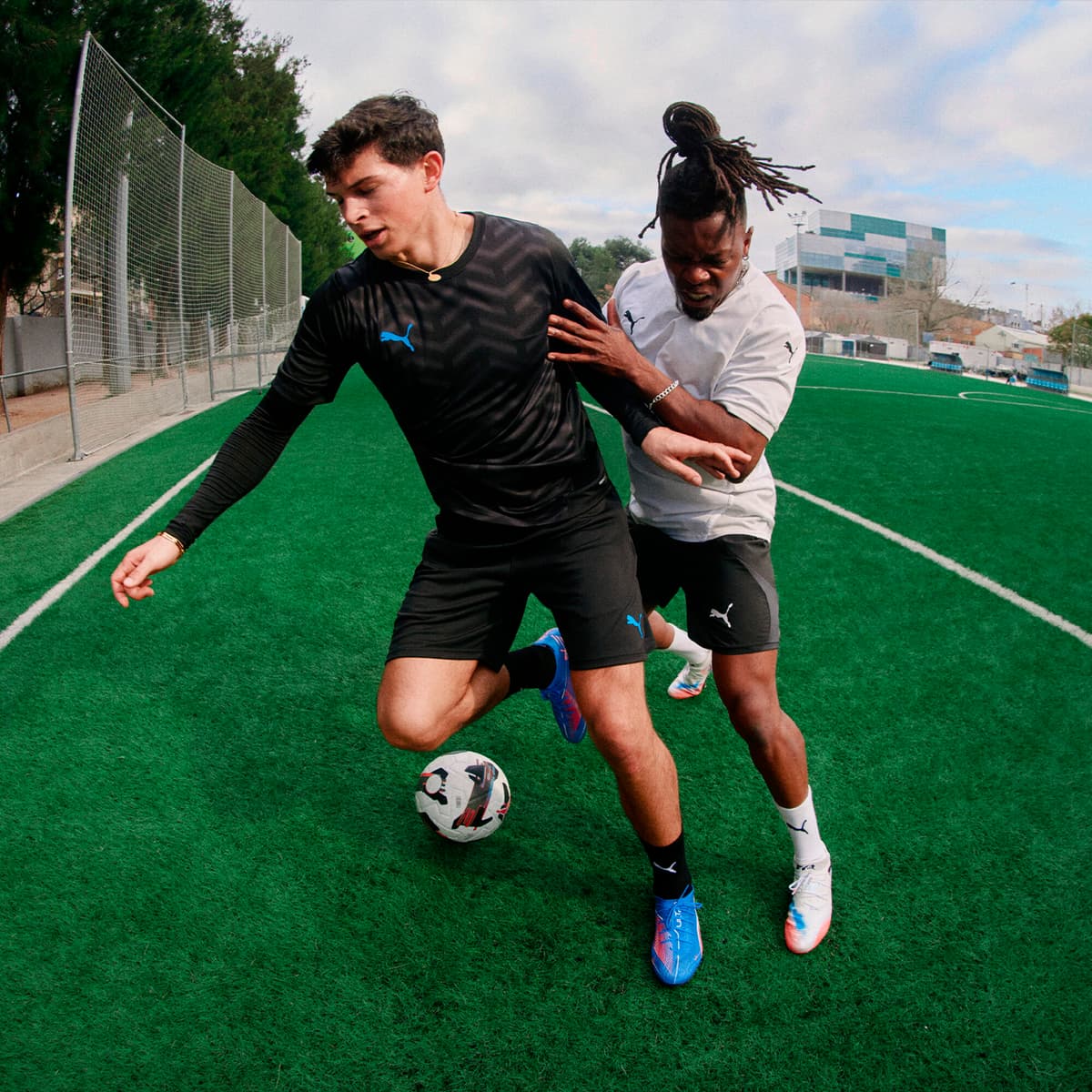 PUMA FUTURE 8 ULTIMATE MxSG uniseks voetbalschoenen, Zwart/Rood/Wit, Maat 40,5 thumbnail 2