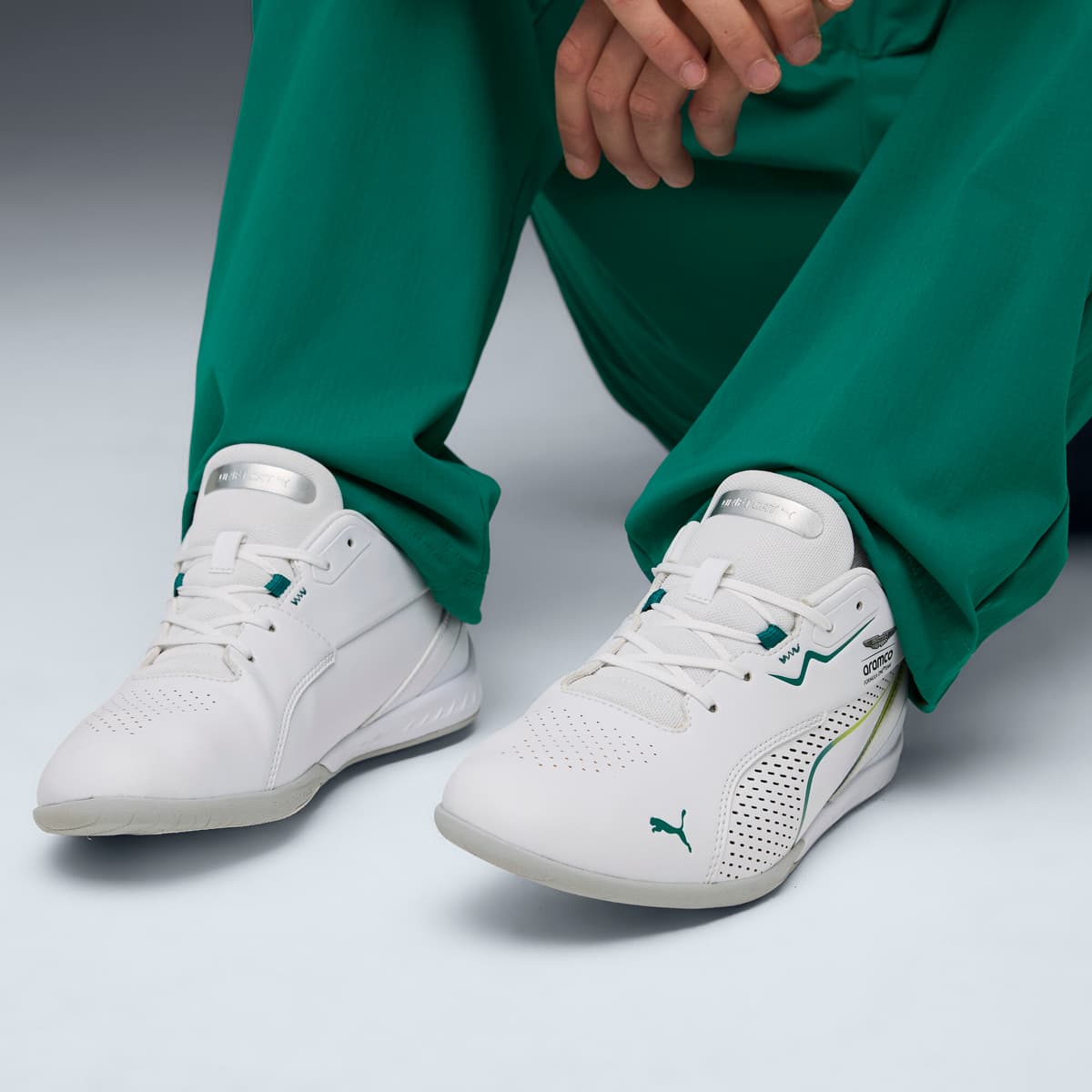 PUMA x ASTON MARTIN ARAMCO F1Â® TEAM Drift Cat 11 uniseks sneakers, Groen/Wit, Maat 41 thumbnail 8
