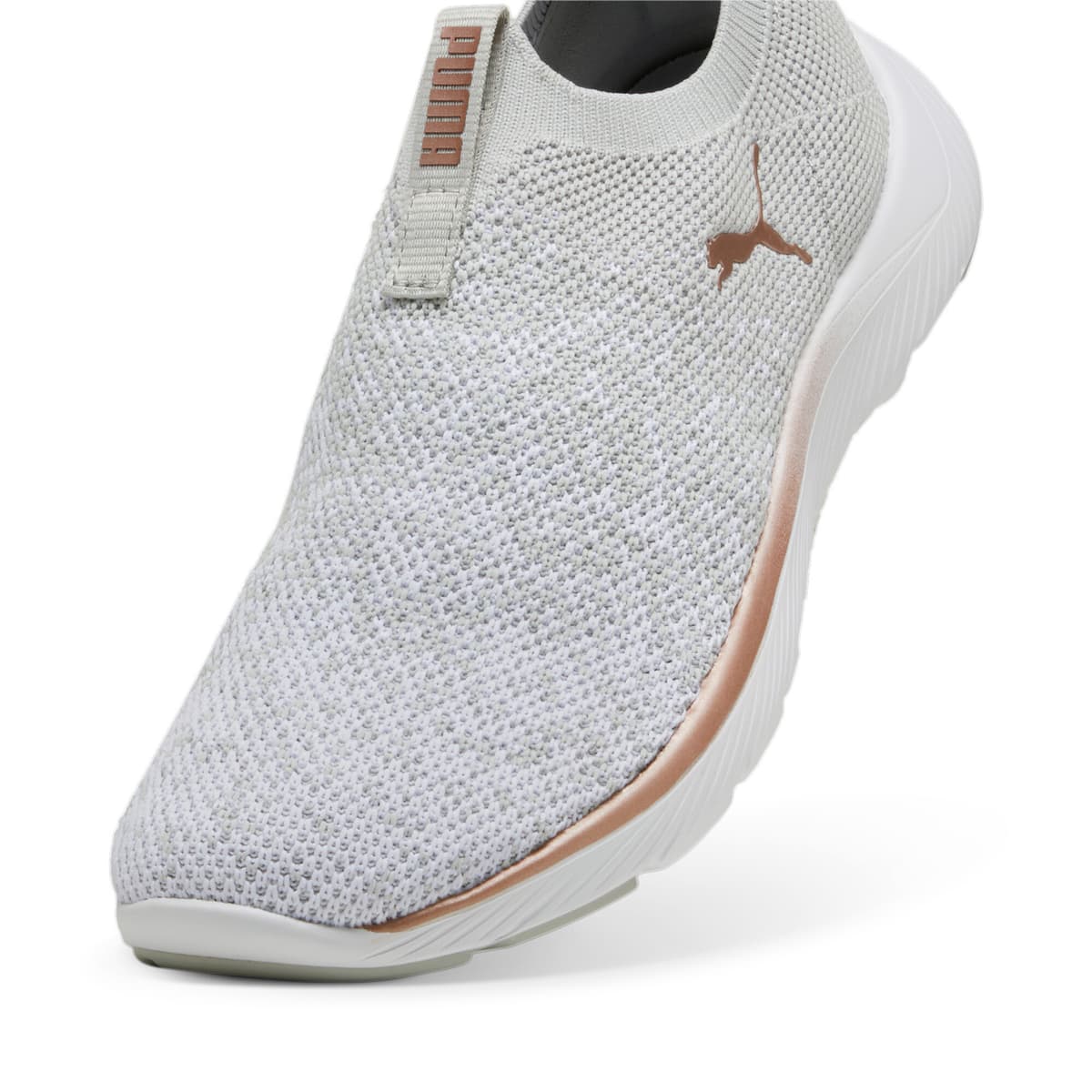 PUMA Softride Remi Slip-on Knit hardloopschoenen voor Dames, Roze/Grijs/Wit, Maat 40 thumbnail 2