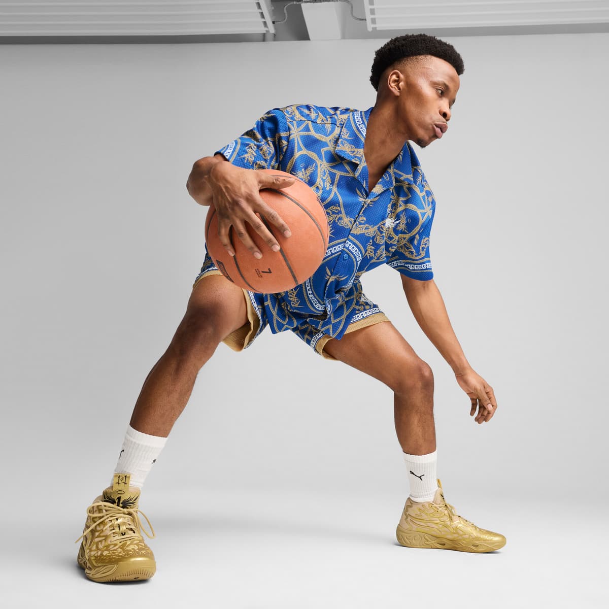 PUMA MB.04 Gouden Child basketbalschoenen uniseks, Zwart/Goud, Maat 45 thumbnail 8