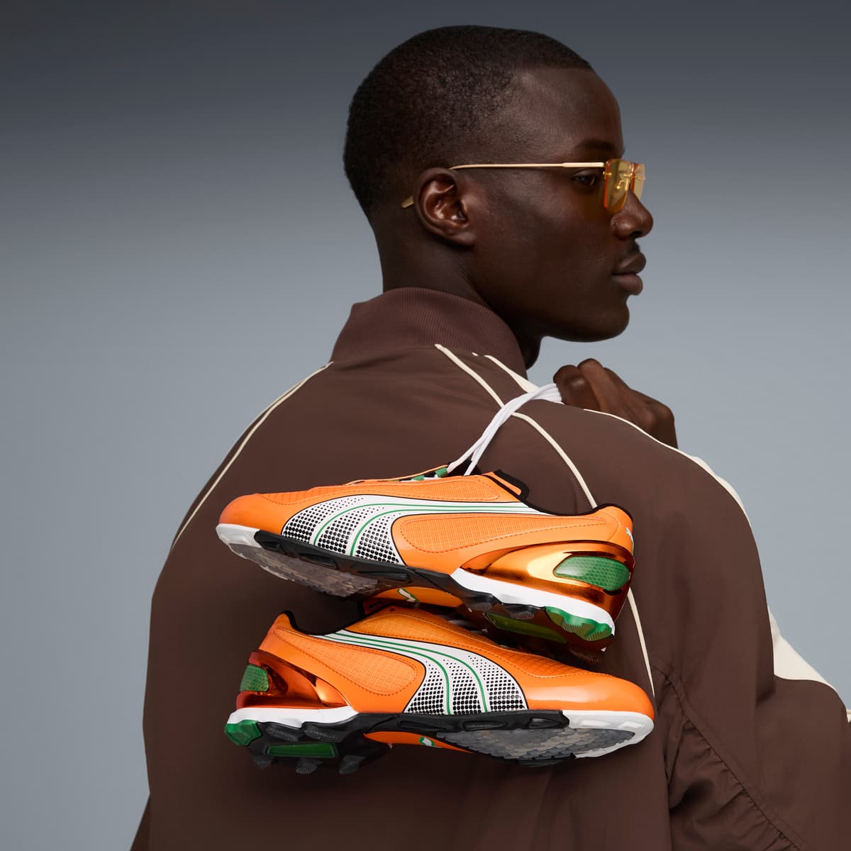 PUMA V-S1 TotalEnergies CAF Africa Cup of Nations sneakers Uniseks, Wit/Oranje, Maat 45 thumbnail 8