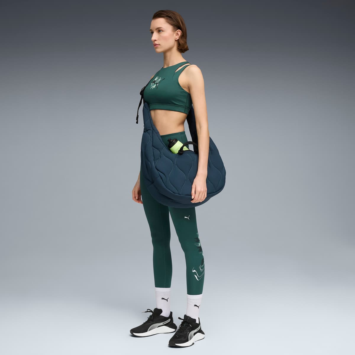 PUMA Groen TERRAINS GRAPHIC BH - MID voor Dames, Maat S thumbnail 4